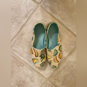 Fruity canvas Toms. Size 7.5